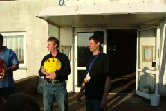 Pokal fuer die Jess Brueder